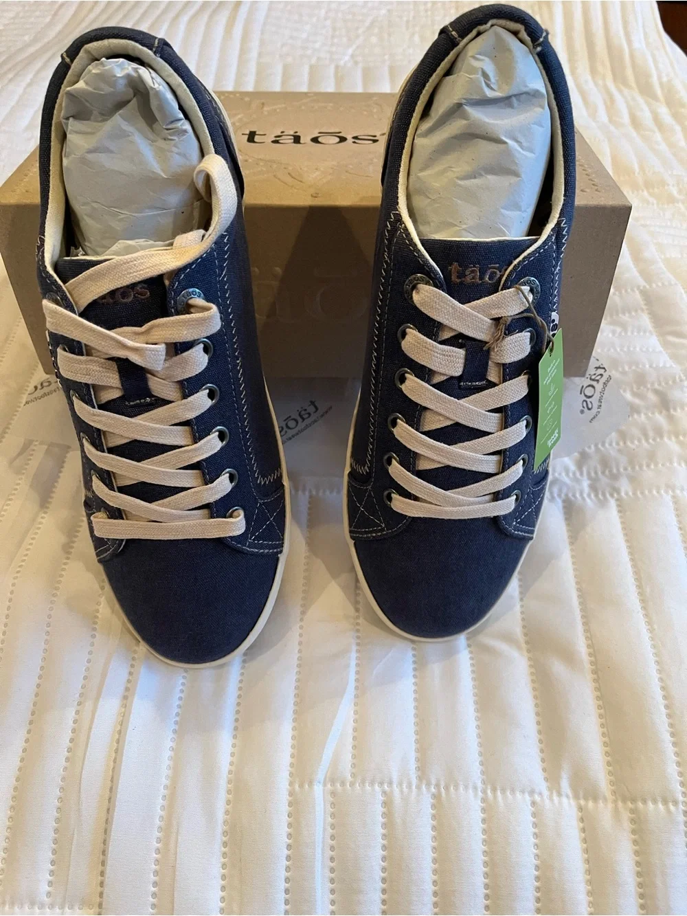 Taos Blue Wash Canvas Star Sneakers women’s 9.5W NWT NIB